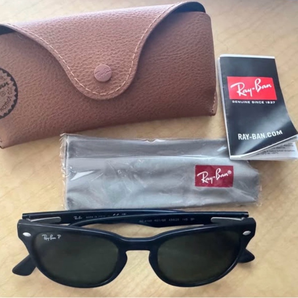 Ray-Ban Black Sunglasses with Brown Case